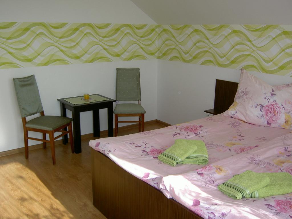 Hotel Pivnicka Pod Cachtickym Hradom Čachtice Exterior foto