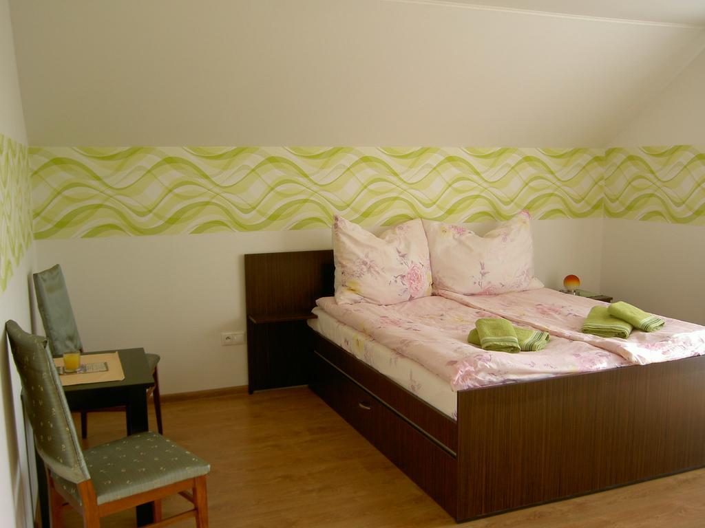 Hotel Pivnicka Pod Cachtickym Hradom Čachtice Exterior foto